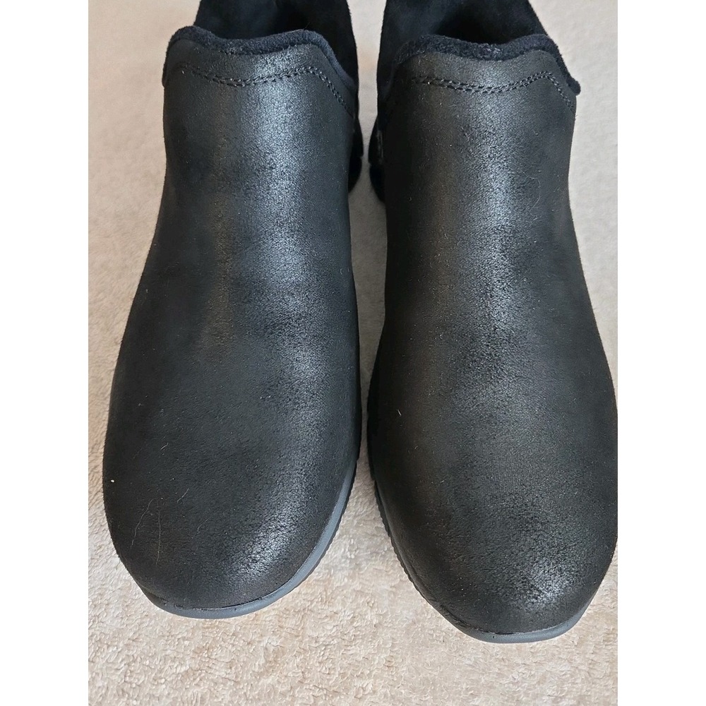 Skechers Slip-in Black Shoes Size 7.5 Faux Suede